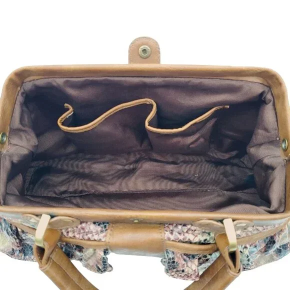Rare Hard‎ toFind Vintage Jessica Simpson faux python purse. Great condition